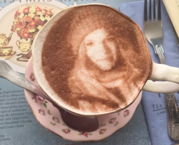 Now you can order a Selfieccino, a cappuccino with your face made of foam