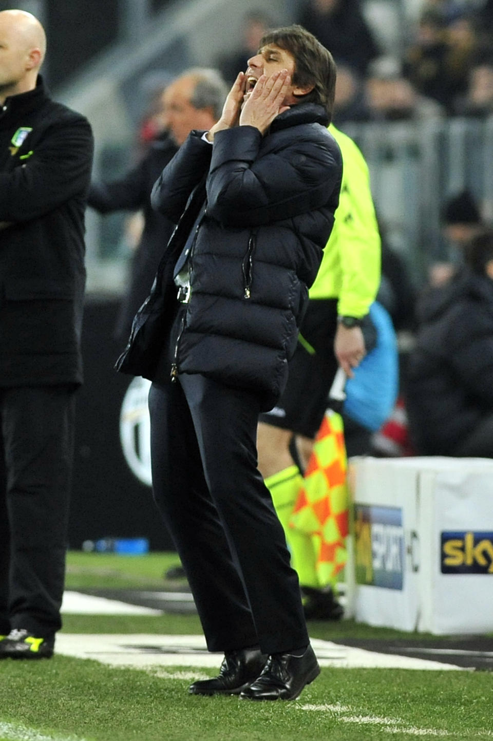 Juventus coach Antonio Conte shouts to his players during a Serie A soccer match between Juventus and Torino at the Juventus stadium, in Turin, Italy, Sunday, Feb. 23, 2014. (AP Photo/Massimo Pinca)