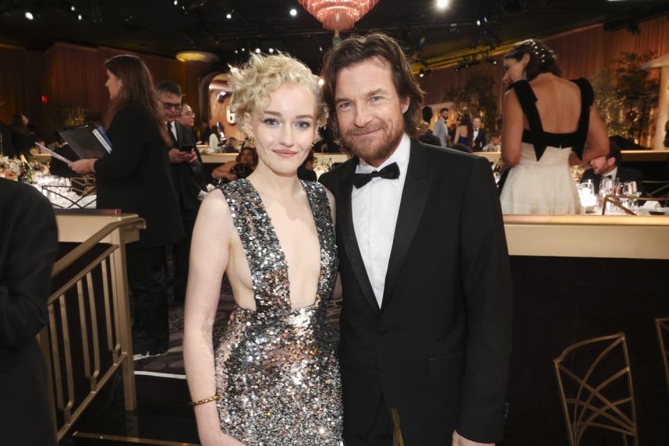 golden globes 2024 julia garner jason bateman twitter