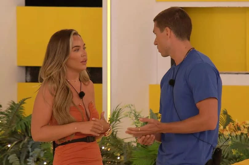 Love Island stars Samantha and joey are seen having a one to one inside the villa