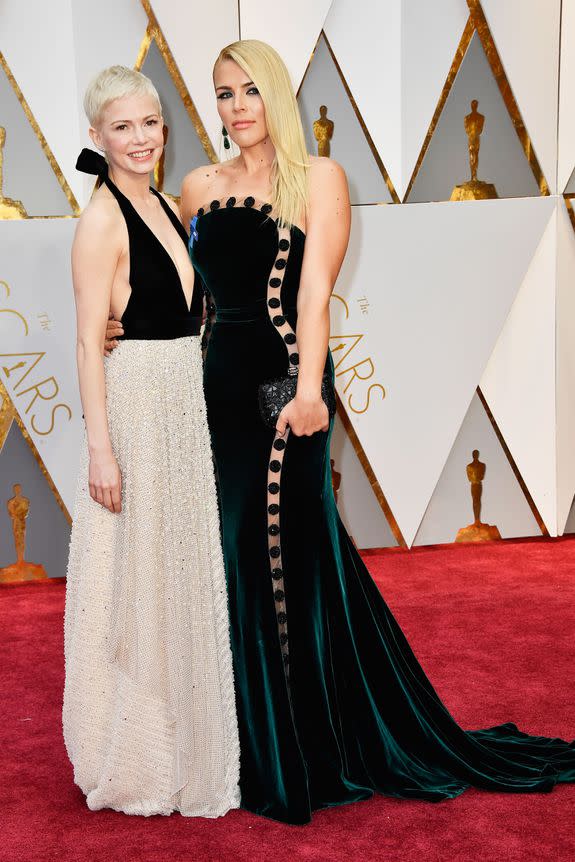 HOLLYWOOD, CA - FEBRUARY 26: Actors Michelle Williams (L) and Busy Philipps attend the 89th Annual Academy Awards at Hollywood & Highland Center on February 26, 2017 in Hollywood, California. (Photo by Frazer Harrison/Getty Images)