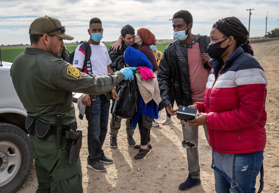 Border patrol agent takes migrants into custody