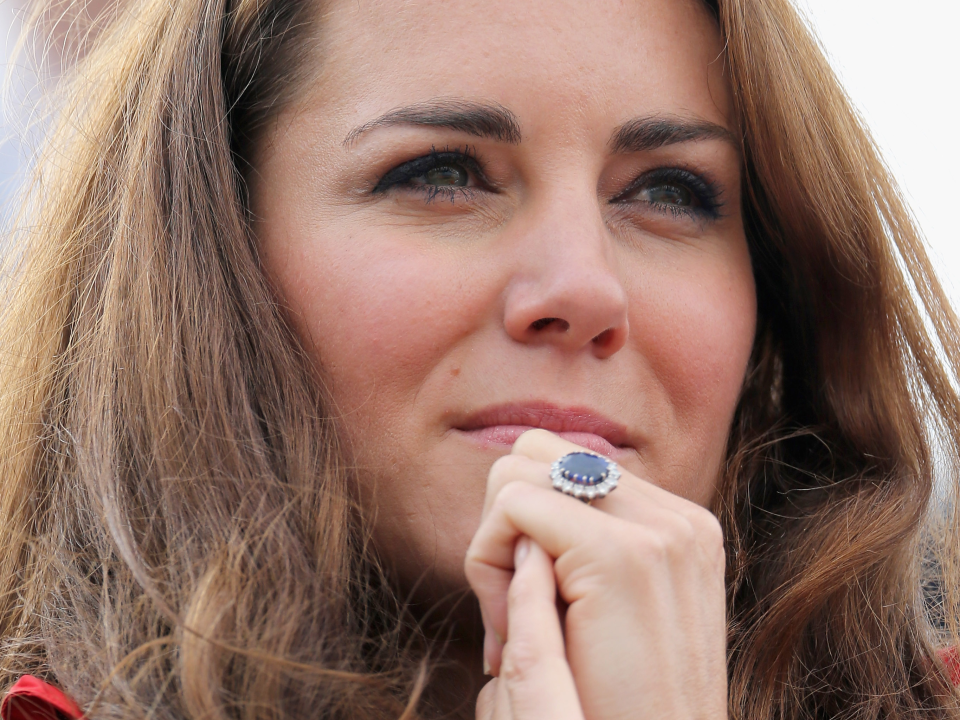 Kate middleton diamond ring