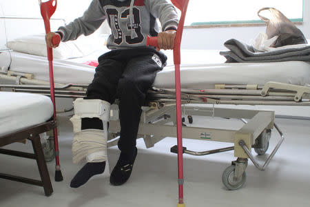 Rachid Jassam, 15, who nearly had his leg amputated after he was injured by an airstrike outside his house in Falluja, Iraq, sits on a hospital bed inside a Medecins Sans Frontieres hospital in Amman, Jordan November 20, 2016. Picture taken November 20, 2016. Lin Taylor/Thomson Reuters Foundation via REUTERS