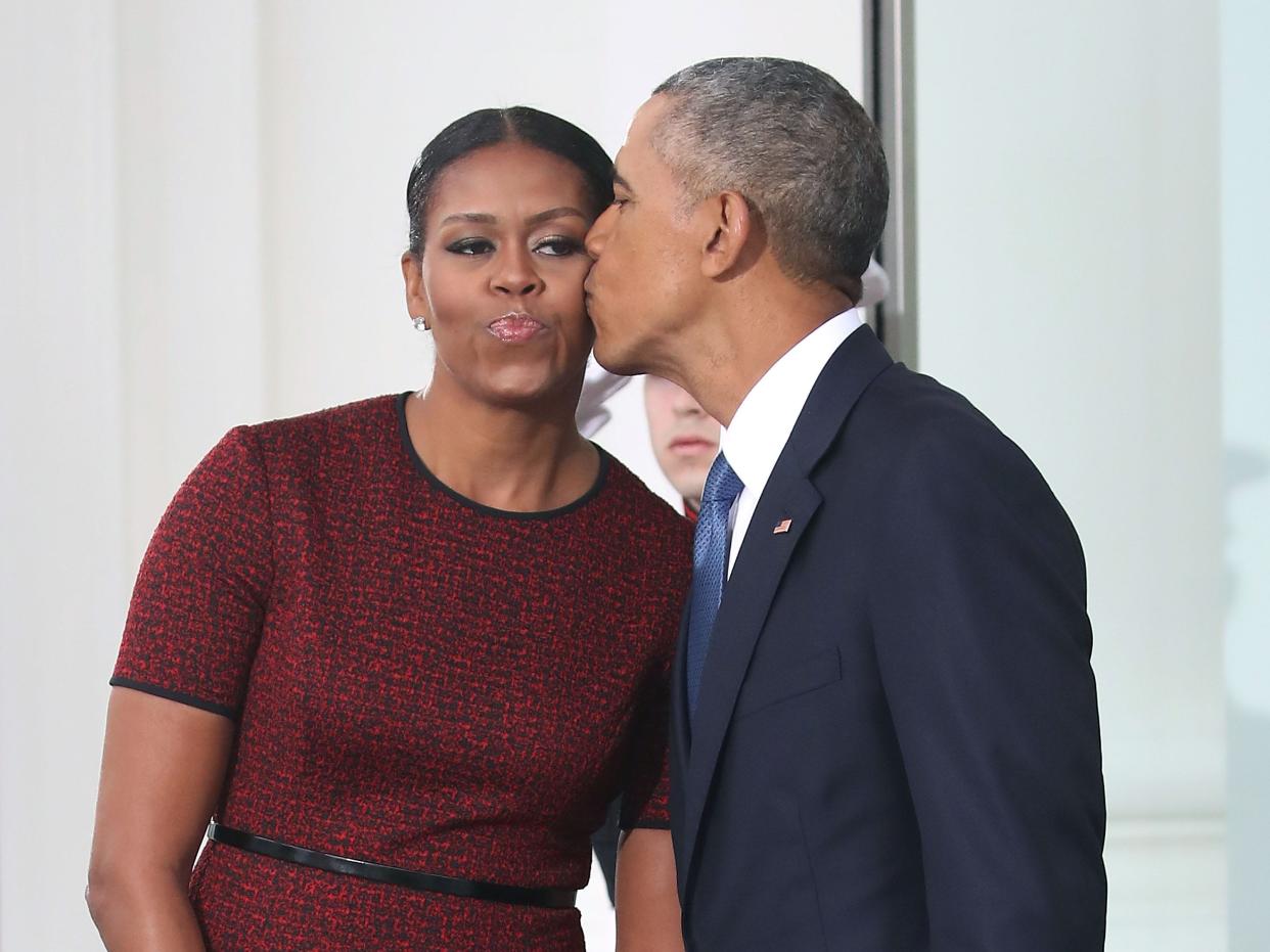 Barack Obama kisses Michelle Obama