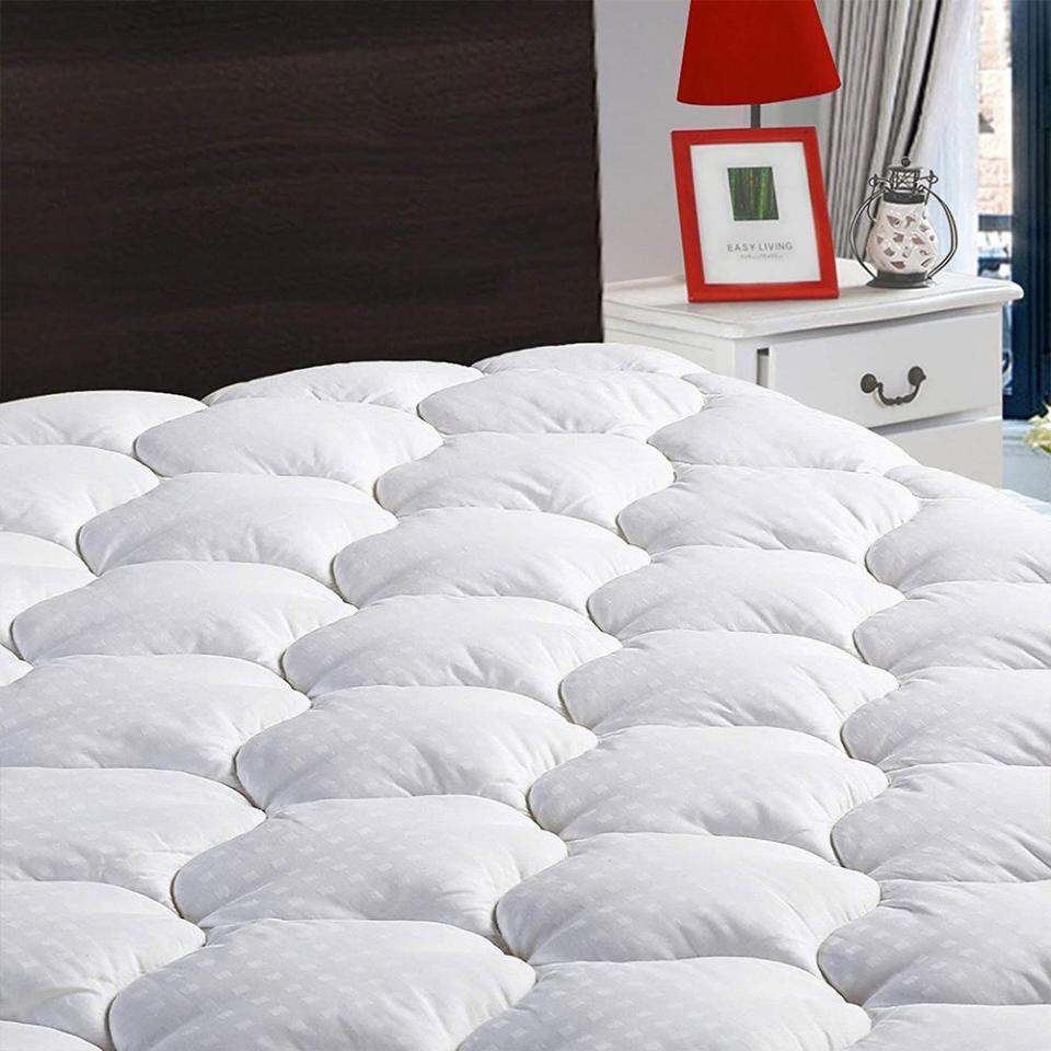 LEISURE TOWN Mattress Pad (Queen Size)