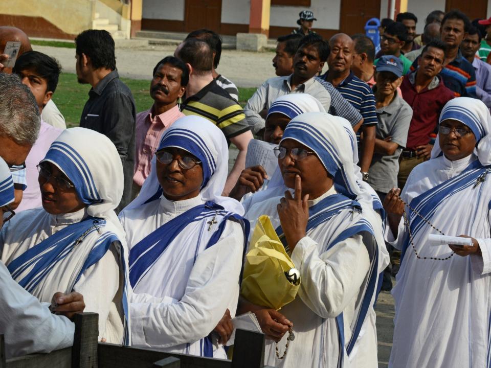 India election: Violence in West Bengal and Kashmir mars second day of world's biggest vote