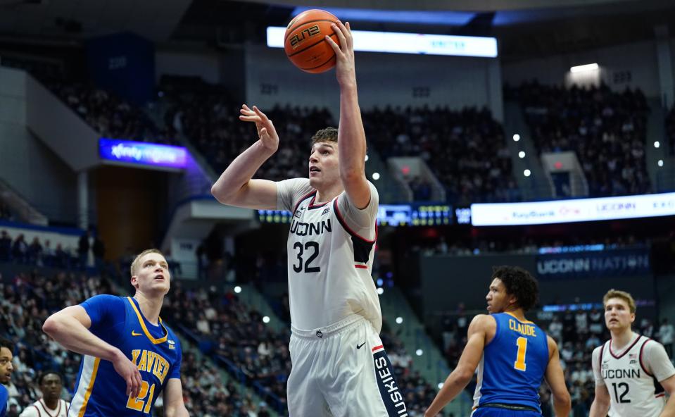 UConn Huskies center Donovan Clingan (32) makes the basket against the Xavier Musketeers in the second half at XL Center in Hartford on Jan. 28.