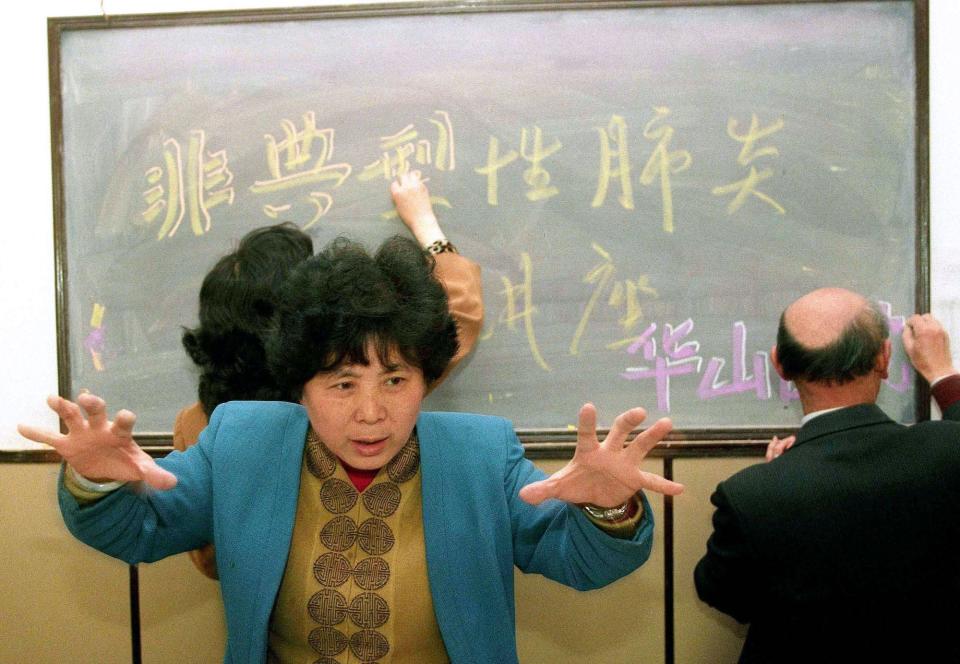 Shanghai residents attend a seminar on the Severe Acute Respiratory Syndrome (SARS) in China's financial hub April 10, 2003.