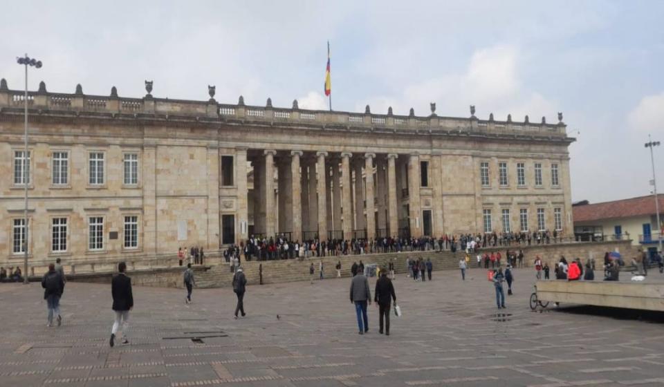 Fachada del Congreso de la República, donde se debate la reforma laboral