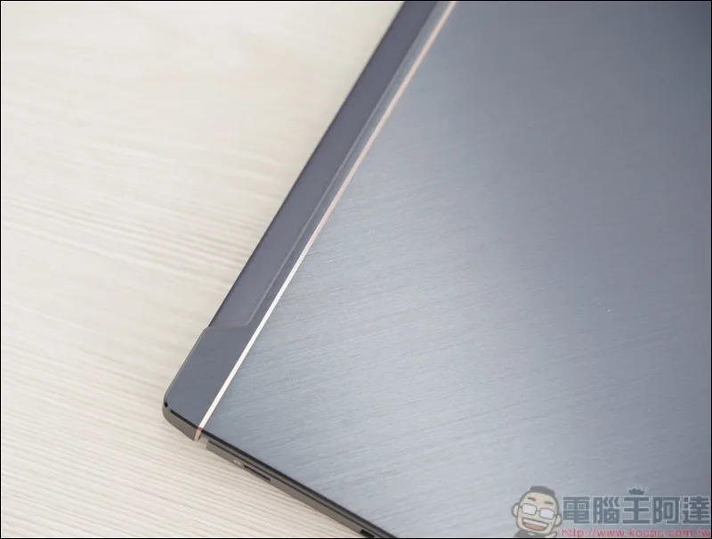 ASUS ProArt StudioBook 17 (H700) 開箱