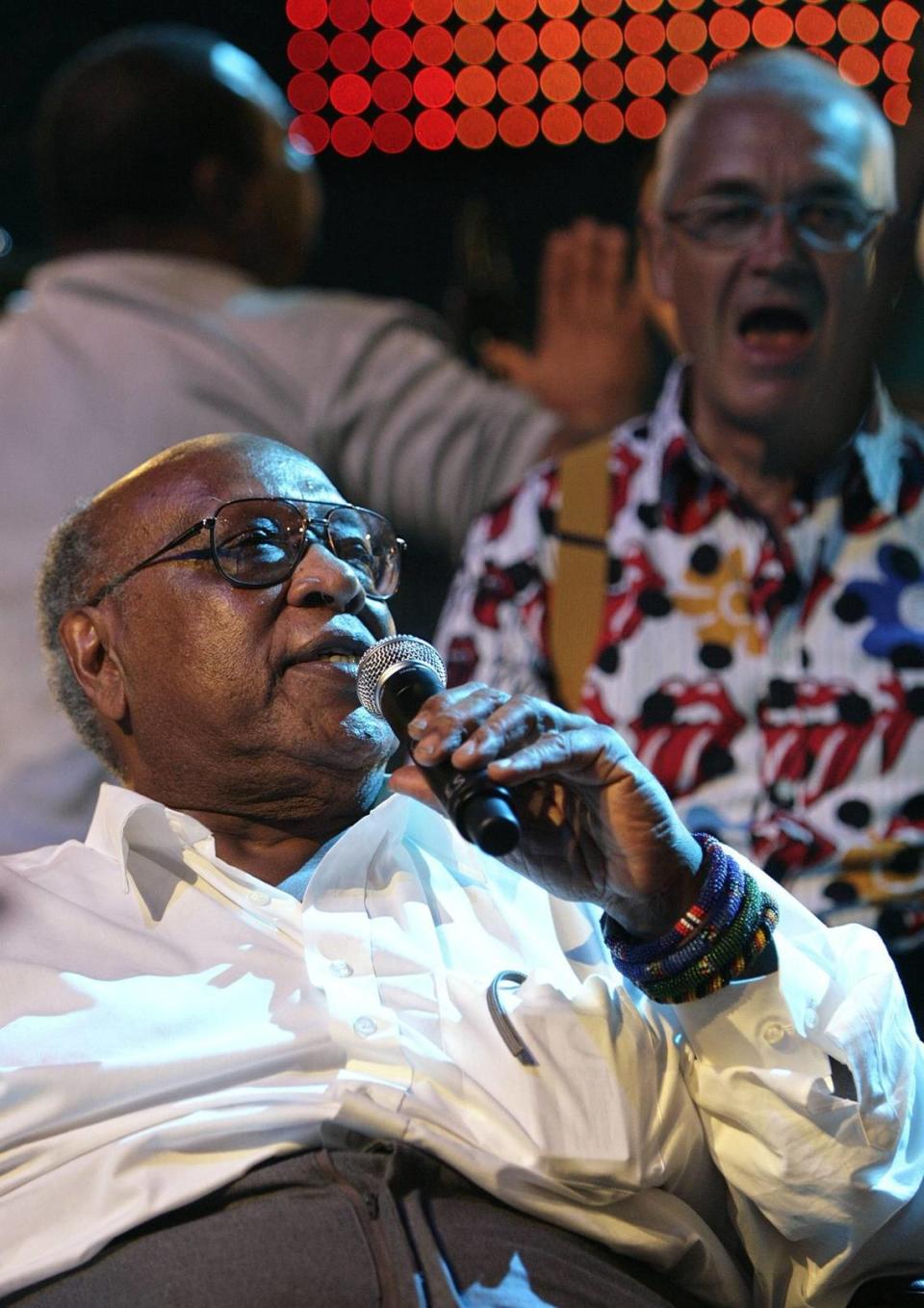 US jazz and soul pianist and singer, Les McCann, left, and Montreux Jazz Festival boss Claude Nobs, right, perform on stage during the opening of the 40th Montreux Jazz Festival at the Stravinski Hall in Montreux, Switzerland, Friday, June 30, 2006. McCann, a Lexington native, prolific and influential musician and recording artist who helped found the “soul jazz” genre and became a favorite source for sampling by Dr. Dre, A Tribe Called Quest and other hip-hop performers, died Friday, Dec. 29, 2023. He was 88.