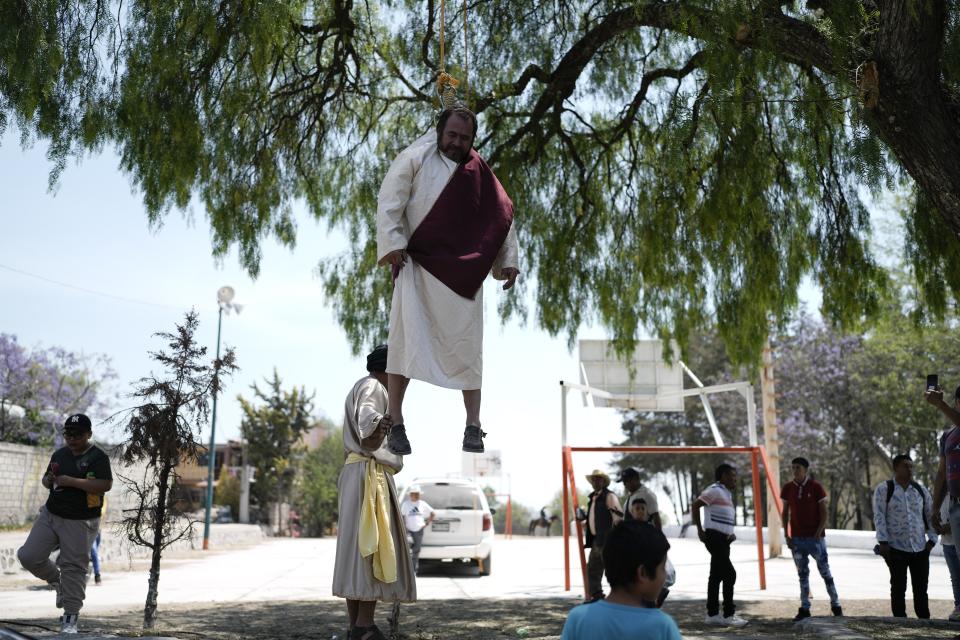 A performer reenacts the hanging of Judas as part of Holy Week celebrations, in the San Mateo neighborhood of Tepotzotlan, Mexico, Friday, March 29, 2024. Holy Week commemorates the last week of Jesus Christ's earthly life which culminates with his crucifixion on Good Friday and his resurrection on Easter Sunday. (AP Photo/Marco Ugarte)