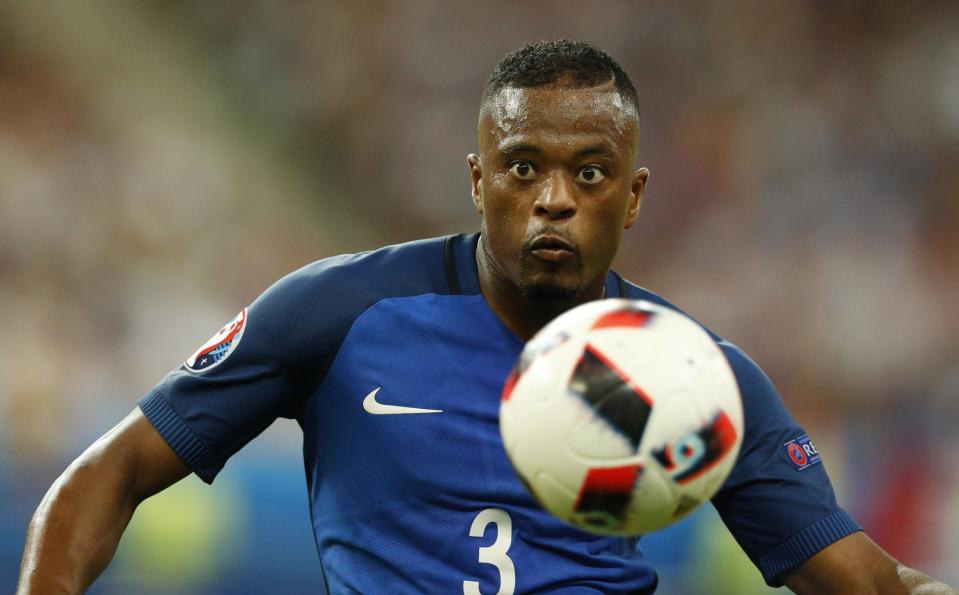 Patrice Evra s'en prend à Christophe Dugarry.