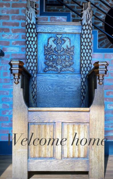Ein Thron für Sophie Turner: "Willkommen zuhause". (Bild: Instagram/sophiet)