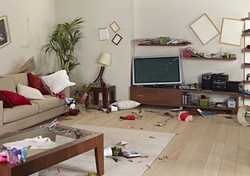 地震後家具難免位移，這時候仔細確認居家環境是否安全，更顯重要！（示意圖／Getty Images）