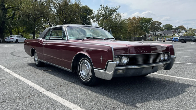 Photo: JBinBalt/ Bring A Trailer (<a class="link " href="https://bringatrailer.com/listing/1966-lincoln-continental-21/" rel="nofollow noopener" target="_blank" data-ylk="slk:Fair Use;elm:context_link;itc:0;sec:content-canvas">Fair Use</a>)