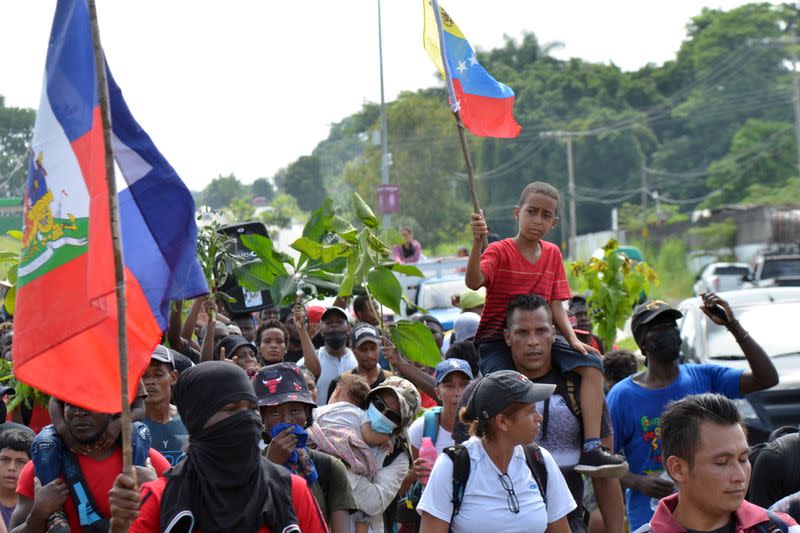 Cientos de migrantes parten del sur de México en caravana para protestar contra la lentitud del proceso de asilo