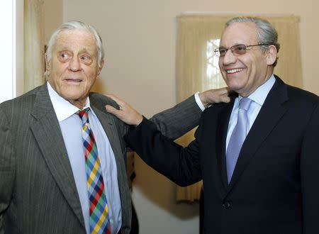 Former Washington Post executive editor Ben Bradlee (L), and former Washington Post reporter Bob Woodward pose for a photo during a tour of the Richard Nixon Presidential Library, in Yorba Linda, California in this file photo taken April 18, 2011. REUTERS/Alex Gallardo/Files