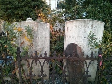 Piscatawaytown Burial Ground in Edison holds graves dating as far back as 1693, as well as many burial sites of Revolutionary War soldiers.