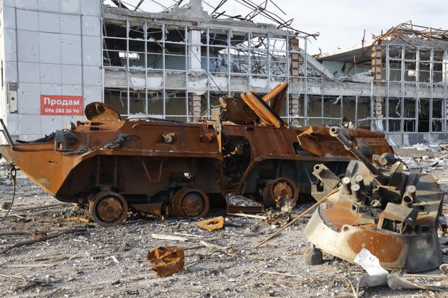 A view from damaged sites amid Russian attacks in Mariupol (Photo: Anadolu Agency via Getty Images)