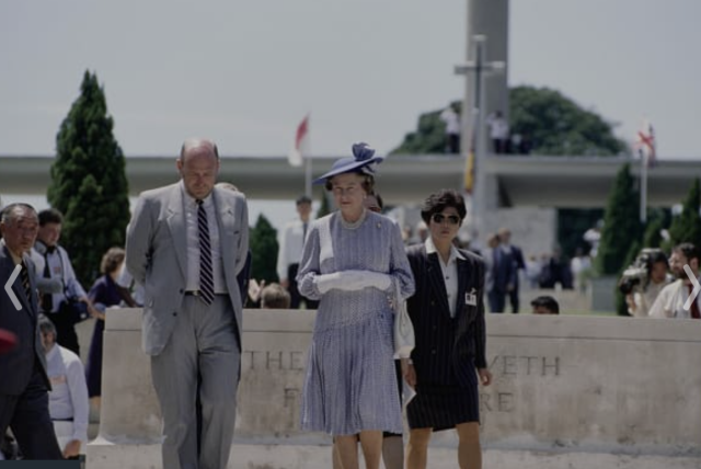 Queen Elizabeth II attends a wreath-laying ceremony at the Kranji War Memorial on 10 October 1989. 