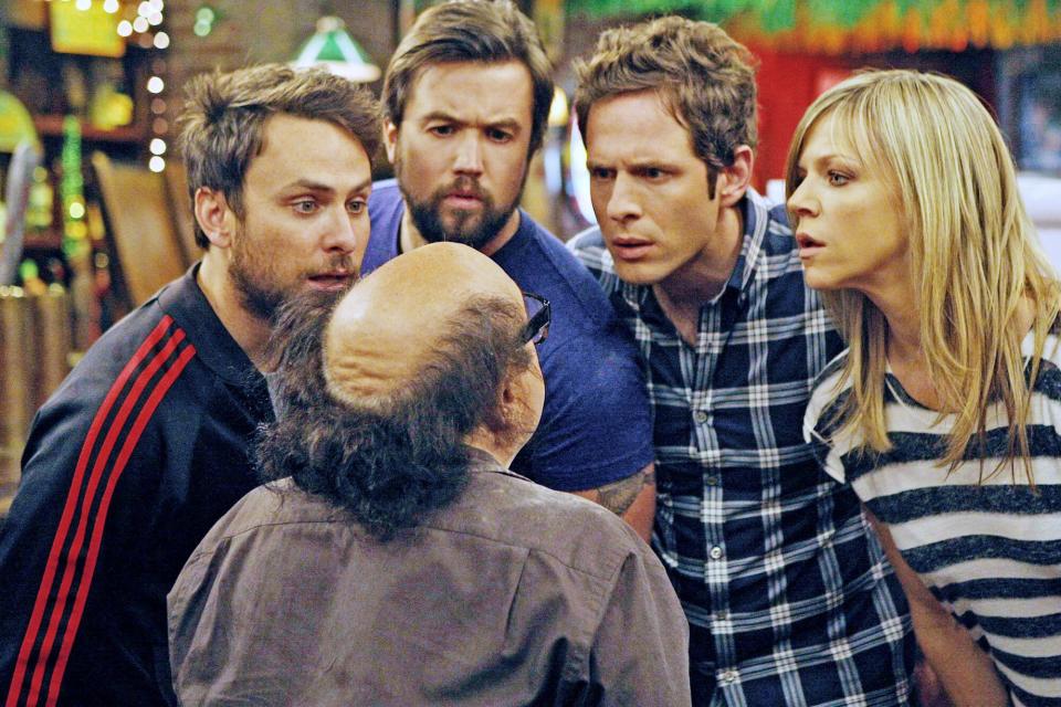 IT'S ALWAYS SUNNY IN PHILADELPHIA, (from left): Charlie Day, Danny Devito (back to camera), Rob McElhenney, Glenn Howerton, Kaitlin Olson, 'Chardee MacDennis: The Game of Games', (Season 7, ep. 707, aired Oct. 27, 2011), 2005-. photo: Patrick McElhenney / ©FX /Courtesy: Everett Collection