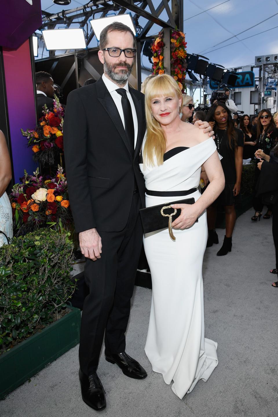 <h1 class="title">Eric White and Patricia Arquette with a Roger Vivier clutch</h1><cite class="credit">Photo: Getty Images</cite>