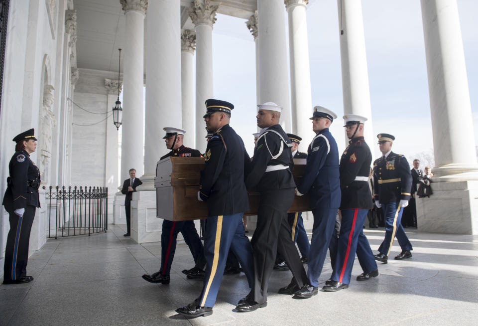 <p>A Military Honor Guard carries the casket of Reverend Billy Graham as it arrives at the US Capitol in Washington, Feb. 28, 2018, prior to a lying in honor ceremony in the Capitol Rotunda. (Photo: Saul Loeb/Pool via AP) </p>