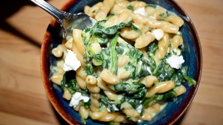 mac and cheese with spinach
