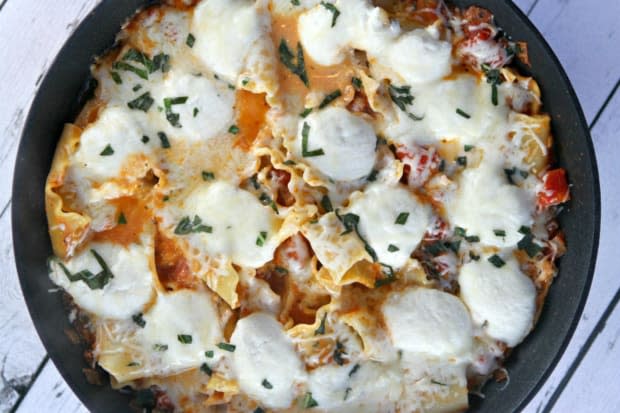 <p><a href="https://www.recipegirl.com/easy-skillet-lasagna/" rel="nofollow noopener" target="_blank" data-ylk="slk:Recipe Girl;elm:context_link;itc:0;sec:content-canvas" class="link ">Recipe Girl</a></p>