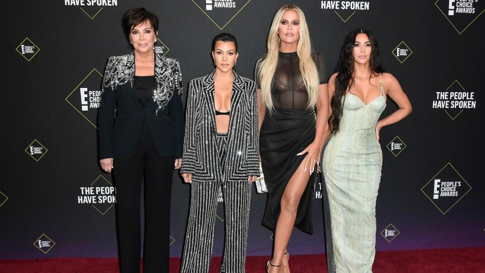 SANTA MONICA, CALIFORNIA - NOVEMBER 10: (L-R) Kris Jenner, Kourtney Kardashian, Khloé Kardashian and Kim Kardashian attend`Kim Kardashian the 2019 E! People's Choice Awards at Barker Hangar on November 10, 2019 in Santa Monica, California. (Photo by Frazer Harrison/Getty Images)