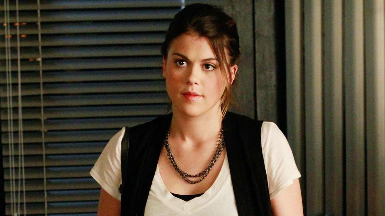  Lindsey Shaw in Pretty Little Liars 