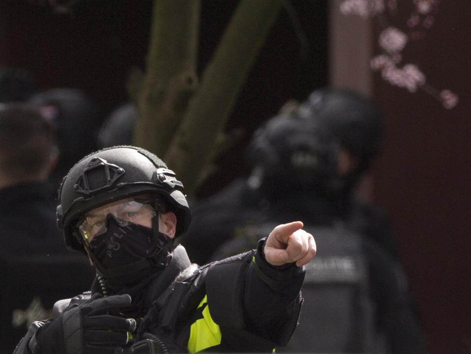 Dutch counter terrorism police prepare to enter a house after a shooting incident in Utrecht, Netherlands, March 18, 2019. (Photo: Peter Dejong/AP)