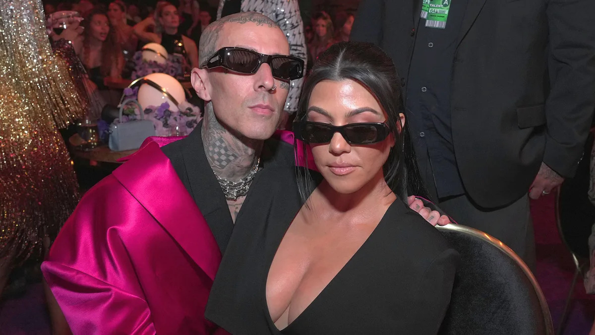 Kourtney Kardashian 'blacked out' and 'didn't remember' getting married to Travis Barker in Las Vegas - Yahoo Entertainment