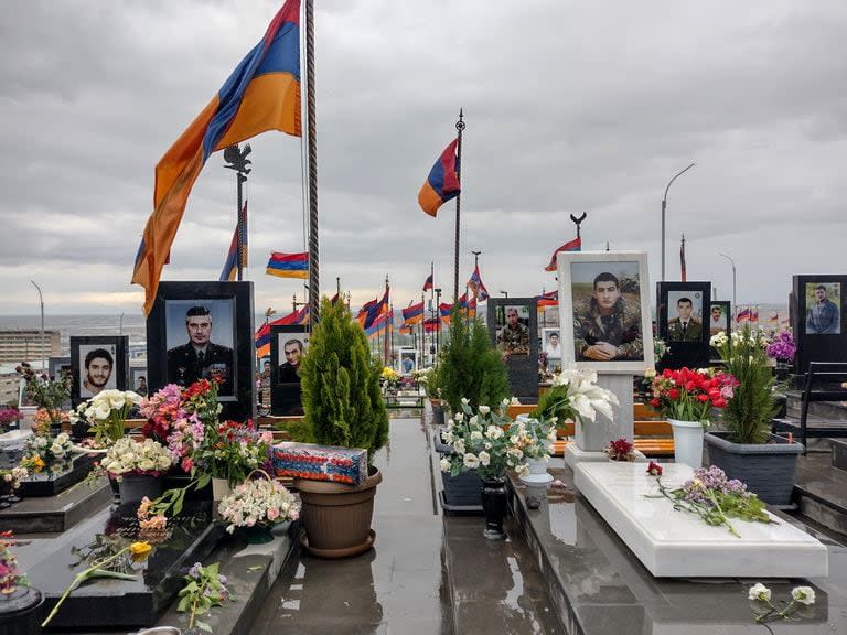 El cementerio de Yerablur, en Ereván, donde están enterrados los soldados caídos en las guerras por Nagorno Karabaj