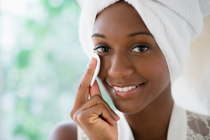 El aceite de castor sería beneficioso para la piel de tu rostro y también para tu cabello. Foto: Jamie Grill/JGI/Getty Images