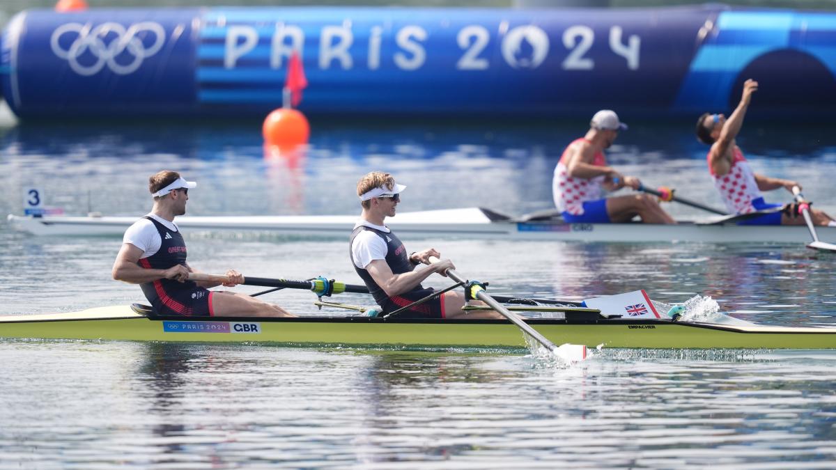 Ollie Wynne-Griffith and Tom George take men’s pair silver for Great Britain