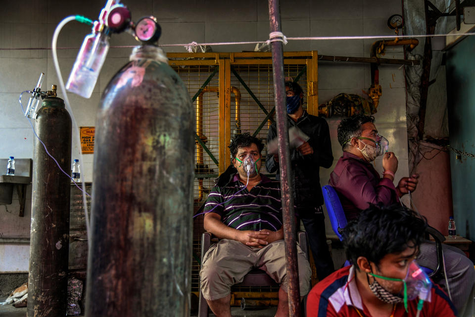With hospitals full, COVID-19 patients receive oxygen outside a Sikh temple in Delhi on April 25.<span class="copyright">Atul Loke—The New York Times/Redux</span>