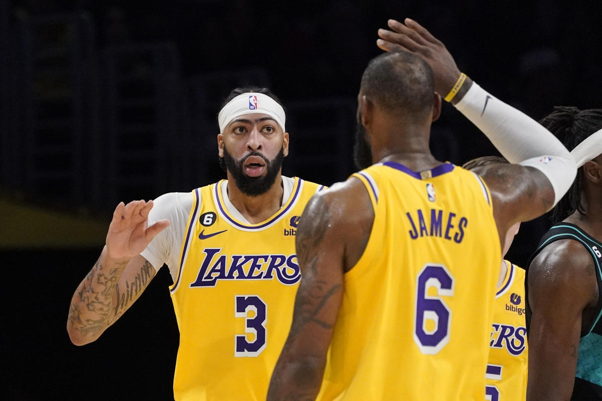 The Lakers are now title favorites