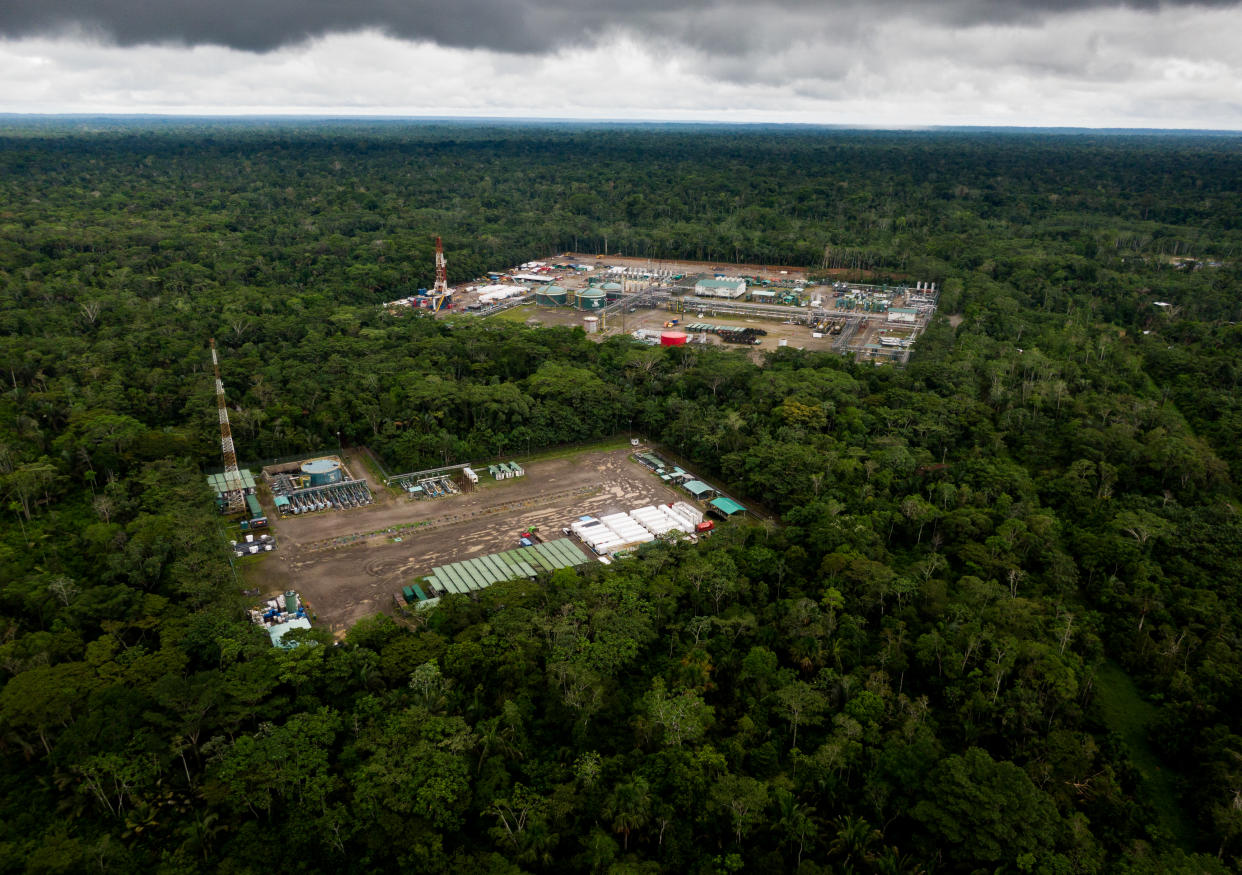 Una refinería de petróleo en la región ecuatoriana de Yasuní, 15 de octubre de 2022. (Erin Schaff/The New York Times)