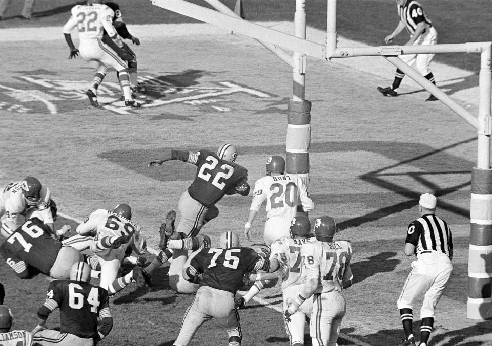 FILE - Green Bay Packers' Elijah Pitts (22) charges into the end zone, eluding Kansas City Chiefs' Bobby Hunt (20), during the first Super Bowl in Los Angeles, Jan. 16, 1967. (AP Photo, File)