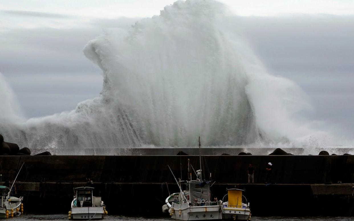 Surging waves hit ahead of Hagibis' landfall - AP