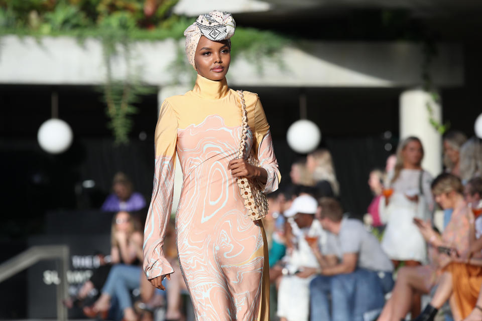 Halima Aden auf der ICONIC 2019 Summer Show in Brisbane (Bild: Jono Searle/Getty Images)