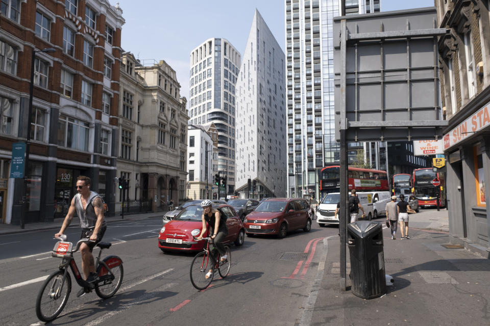 Cars and cyclists pass through the Silicon Roundabout area, a technology cluster of high-tech companies located in Shoreditch and St. Lukes in East London. (Credit: Mike Kemp/Getty Images)