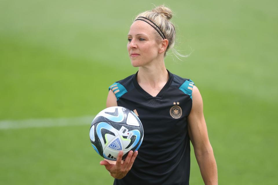 Svenja Huth blickt der WM entgegen - und der Geburt ihres ersten Sohnes. Ihre Ehefrau Laura ist schwanger. (Bild: 2023 Getty Images/Alex Grimm)