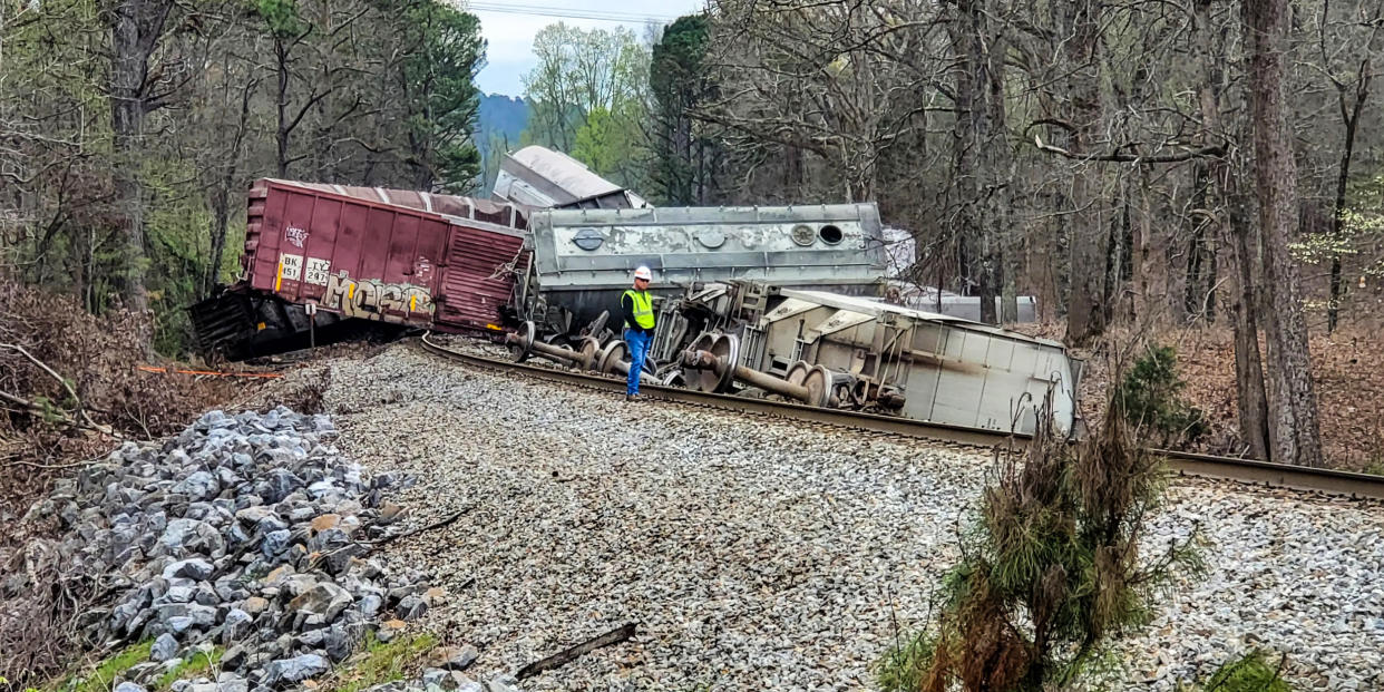 A Norfolk Southern train derailed Thursday in Calhoun County, Ala. (Nathan Young / Geek Alabama)