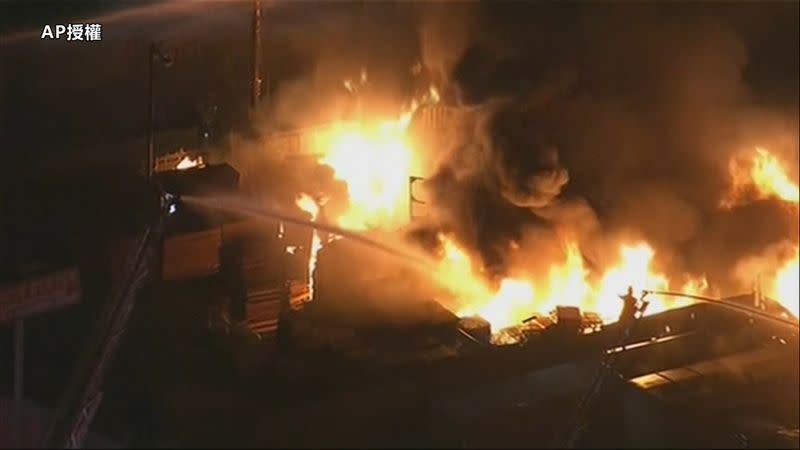 加州野火使得許多居民必須搬離家園。（圖／AP授權）