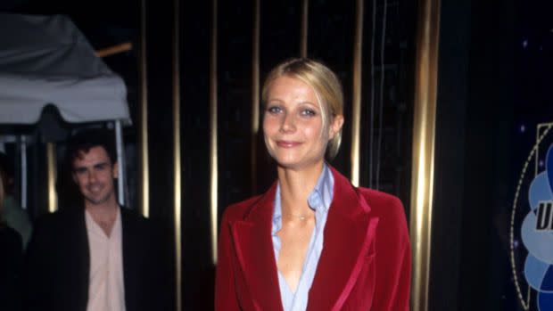 best 90a fashion trends, woman, gwyneth paltrow, wearing a velvet suit