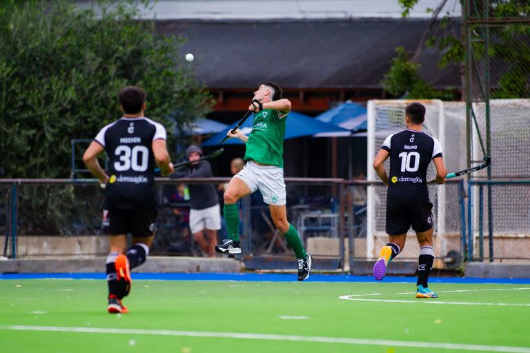 Una escena del duelo entre Hurling y Universitario